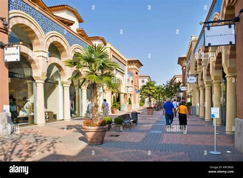 fidenza village shopping center